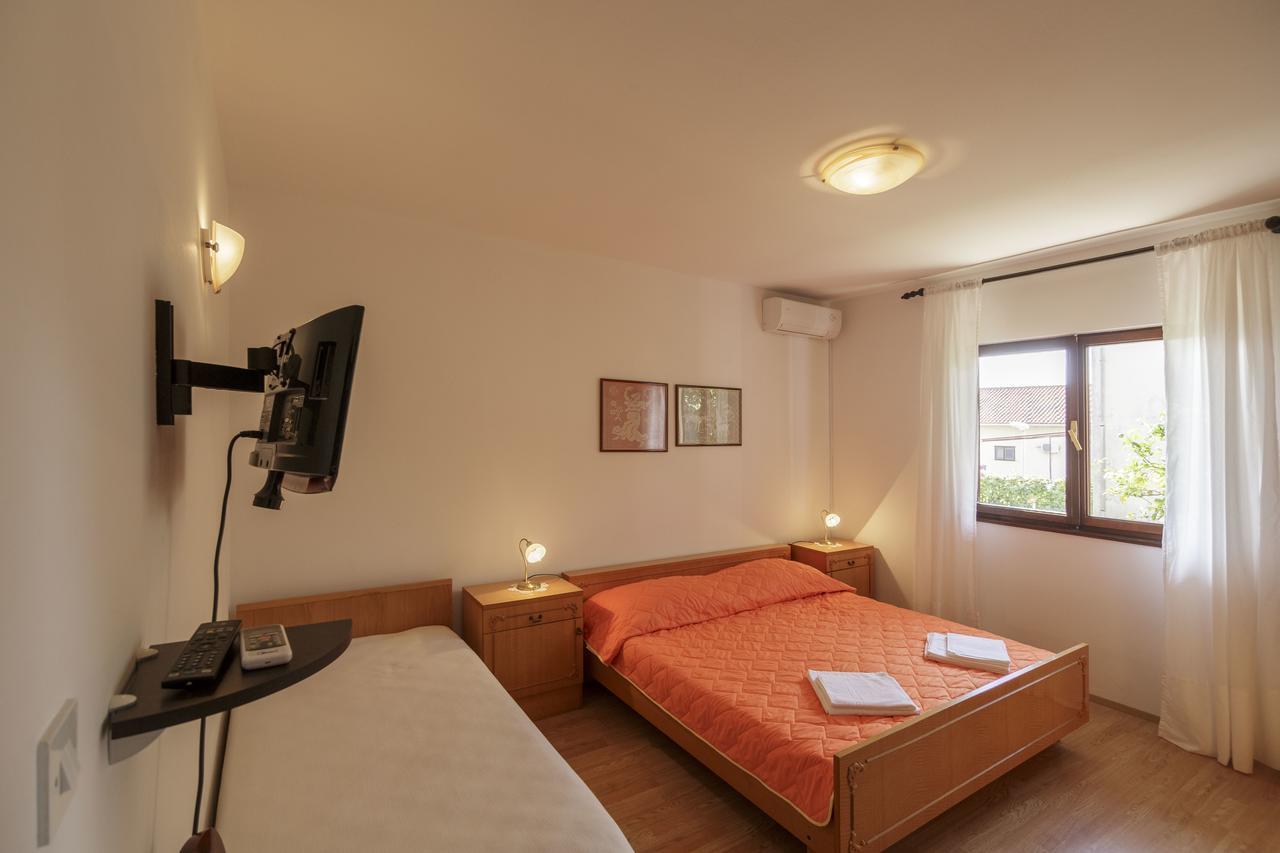 Apartmani Jordana Komiža 外观 照片
