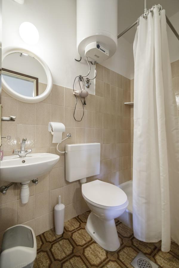 Apartmani Jordana Komiža 外观 照片