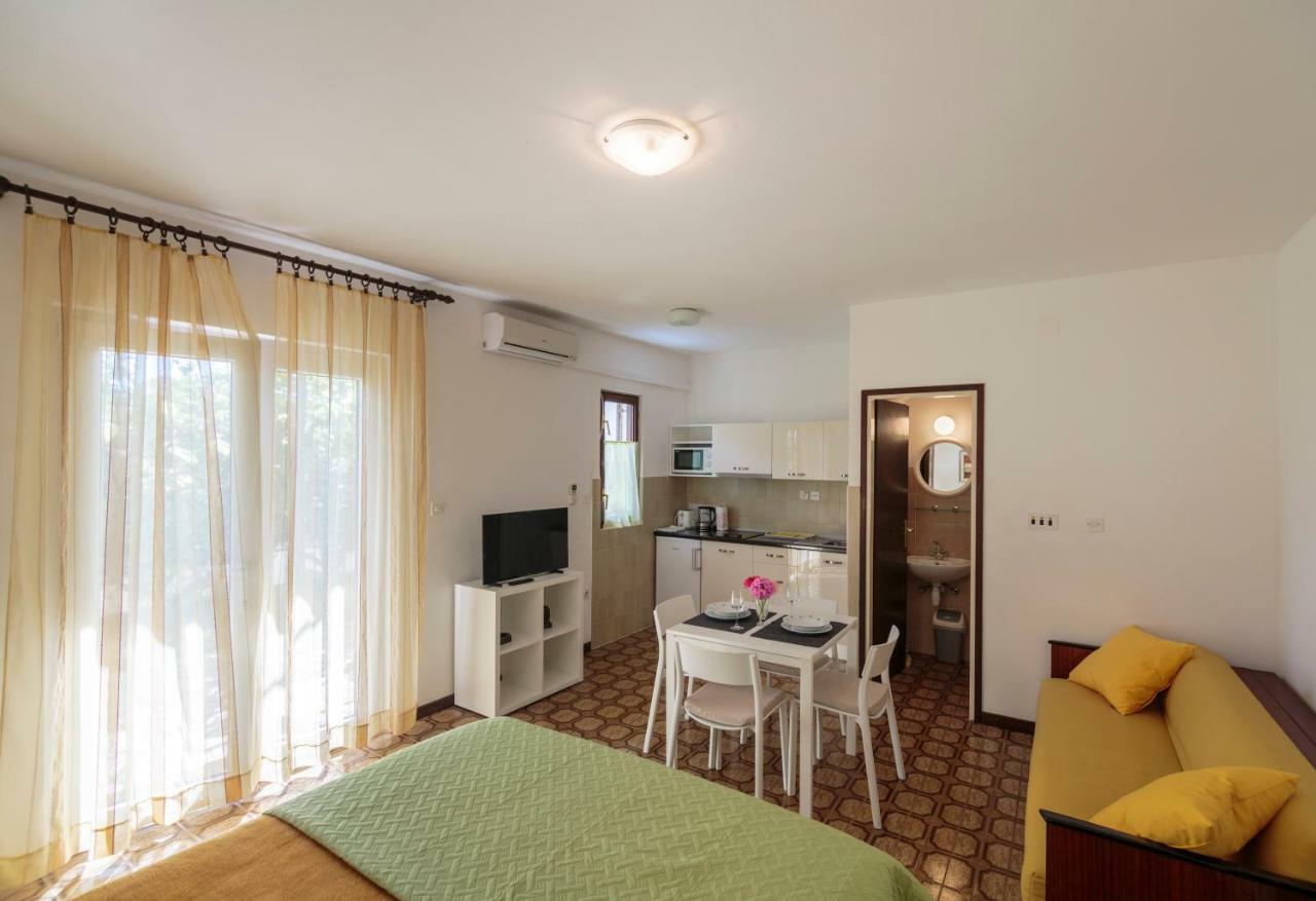 Apartmani Jordana Komiža 外观 照片