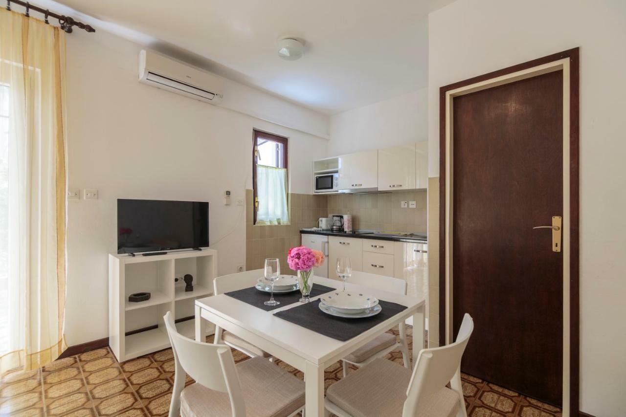 Apartmani Jordana Komiža 外观 照片