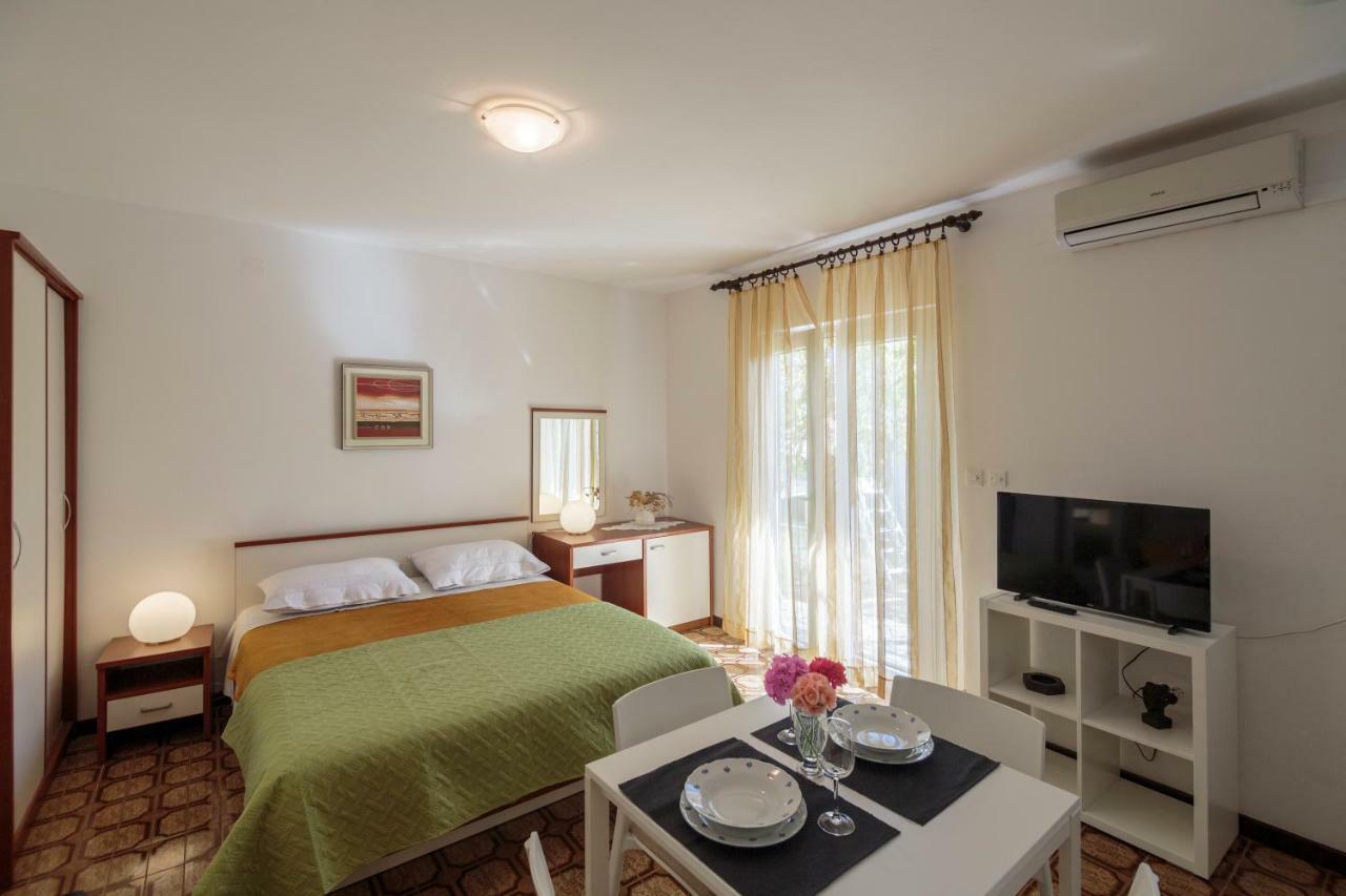 Apartmani Jordana Komiža 外观 照片